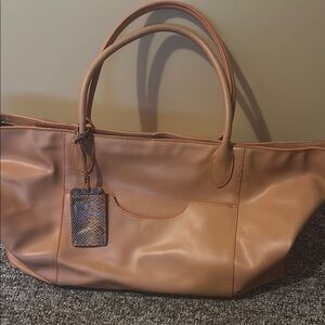 G.I.L.I. Italian Leather Tote Bag with Structured Design Zipper & Medium Handles